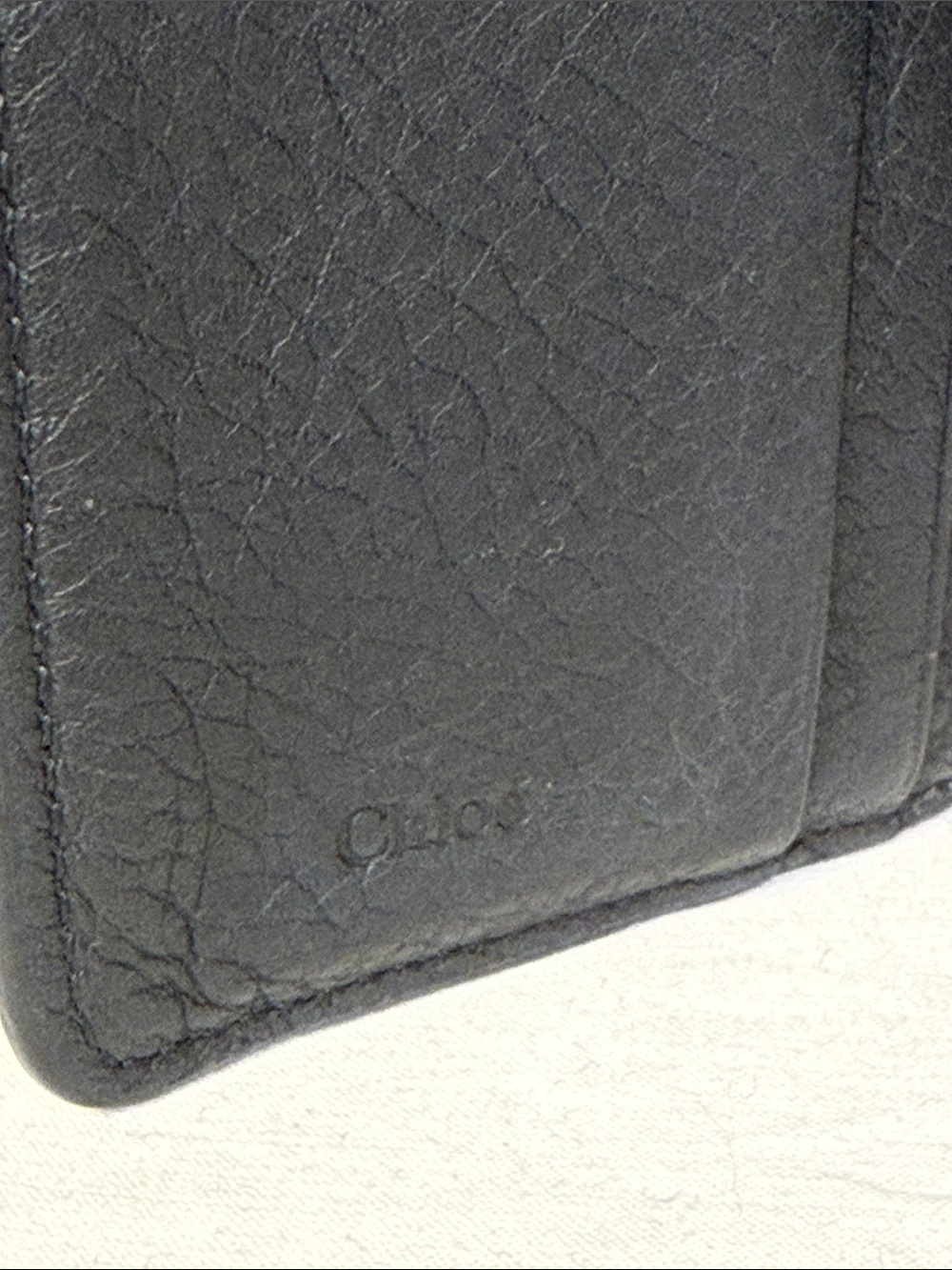 Chloé Alphabet Black Grained Leather Trifold Wallet Gold Initial Charm Italy - Picture 8 of 9